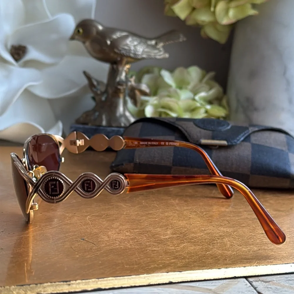 Fendi Coin Logo Sunglasses with Case FS 156